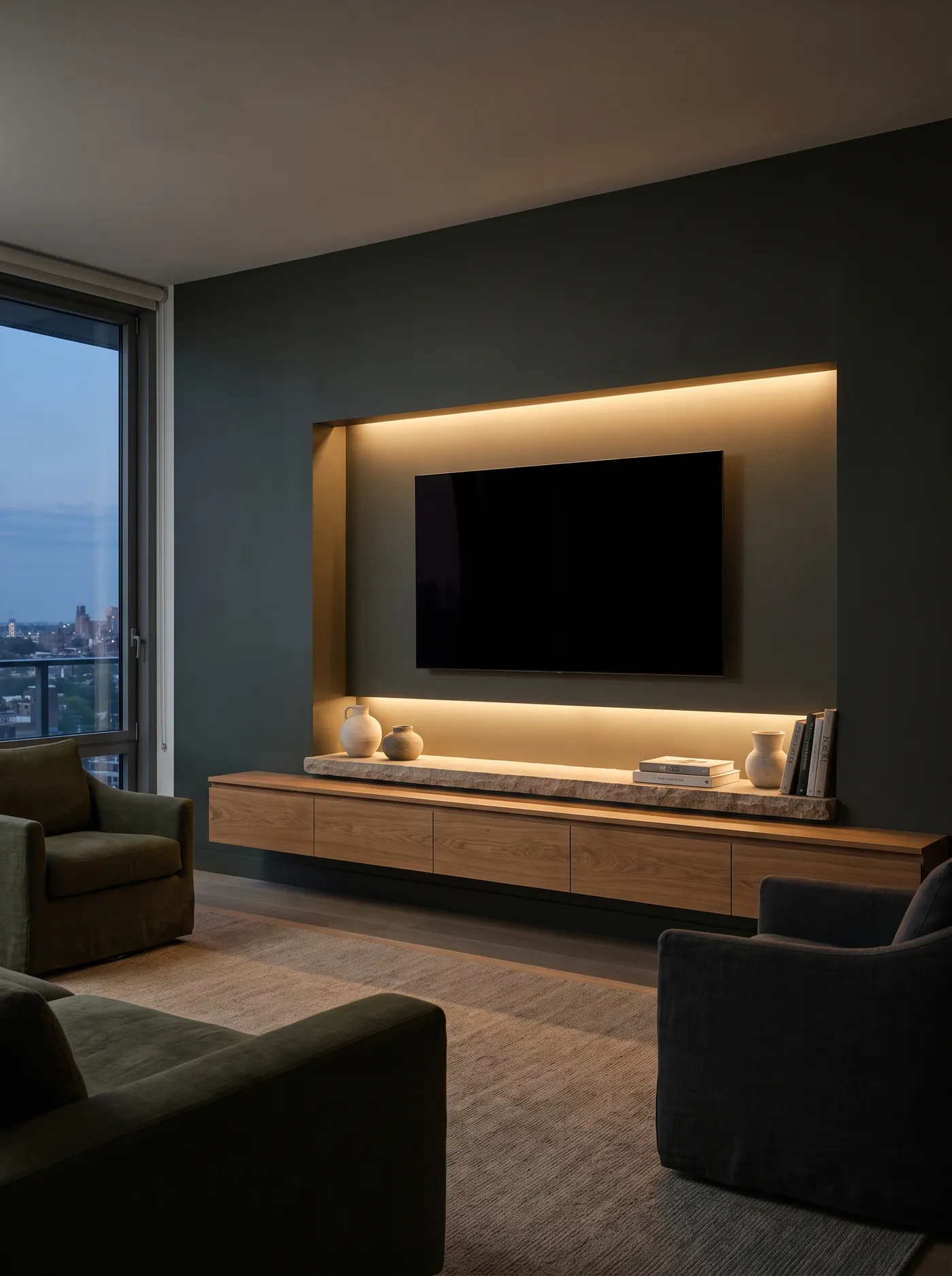 Conceptbeeld van een maatwerk tv-wand met eiken meubel, natuurstenen schap en verlichte nis